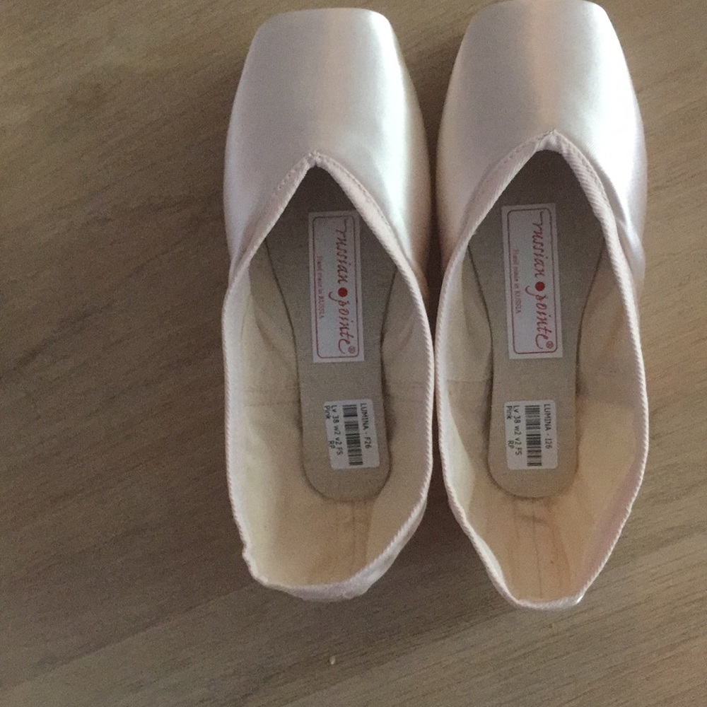 NWT Russian Pointe Lumina Lv38 w2 v2 FS